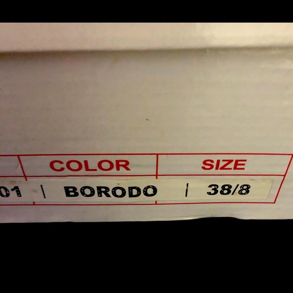 Brand *New* never worn still smell like new - Picture 3 of 4